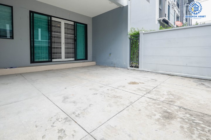 *****ทาวน์โฮมมือสองย่านนนทบุรี ม.บ้านกลางเมือง รัตนาธิเบศร์ หลังมุม เนื้อที่กว้าง 18.50 ตร.ว.  ฟังก์ชัน 3 ห้องนอน 3 ห้องน้ำ ที่จอดรถ 2 คัน แถมเฟอร์นิเจอร์บิ้วอินทั้งบ้าน! ทำเลเดินทางสะดวก เพียง 10 นาทีถึงรถไฟฟ้าสายสีม่วง "สถานีแยกนนทบุรี 1"